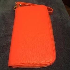All about the Benjamin’s wallet corral color